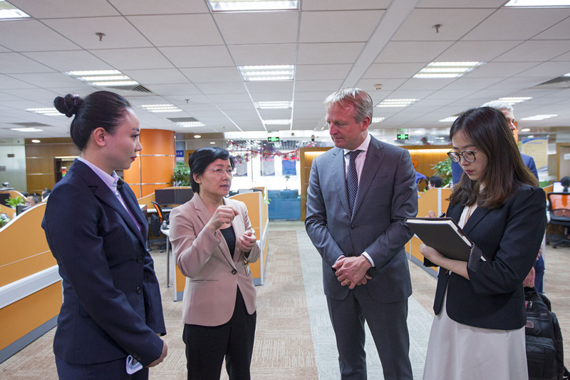 李雅蘭會見荷蘭皇家殼牌一行